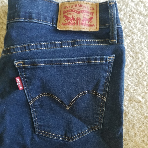 710 Super Skinny Levis's Jeans - Picture 2 of 4